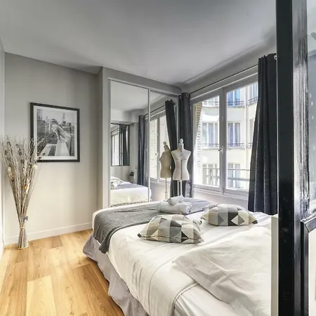 Beautiful Loft, Champs Elysee, Parigi